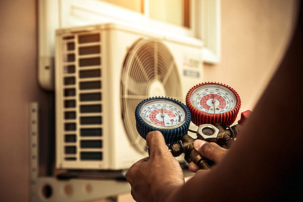 Professional Hvac technician working in Dunreith, IN